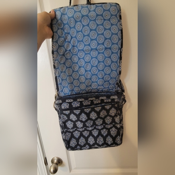 Vera Bradley mail carrier like new - Picture 2 of 7